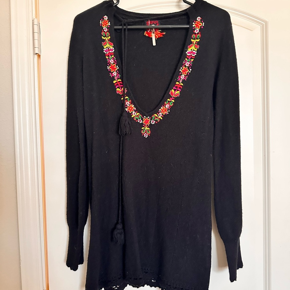 Free Peoplw Black Embroidered V-Neck Sweater Tunic